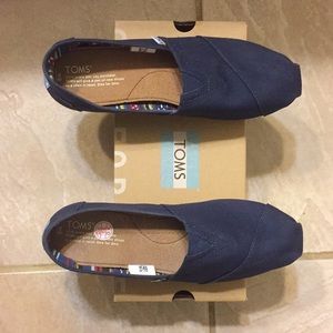 Navy canvass Toms size 9